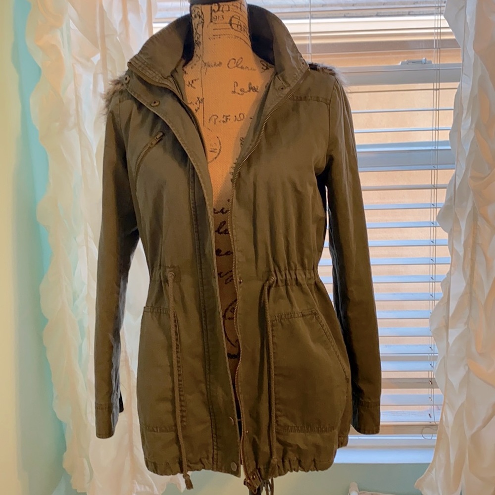 Green fur trim hooded jacket .  Fully lined.  Size small.  Excellent condition.